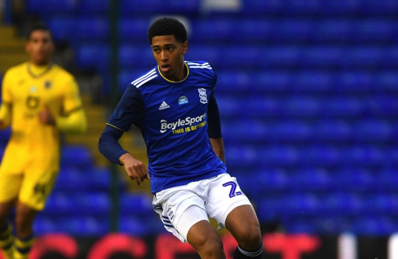 斯基拉：因西涅愿加盟拉齐奥，120万欧年薪签约至27年（斯基拉：因西涅愿投拉齐奥，年薪120万欧，合同至2027年）