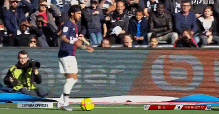 记者：孔蒂和那不勒斯的关系依然紧张，后者已经接触莫塔