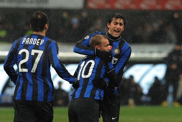 斯基拉：DV9续约的唯一可能是接受3-4年合同，年薪600-800万（斯基拉：DV9续约需签3-4年合约，年薪600-800万为唯一方案）