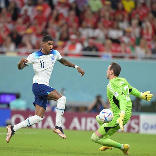 武汉三镇刚官宣邓涵文离队，就引发哄抢，三大热门下家各有胜算！（武汉三镇官宣邓涵文离队引爆争抢，三大热门下家各显胜算）