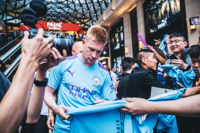 中超转会市场：广州队签下新前锋,（广州队完成前锋引援：中超转会最新消息）