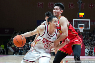 维金斯17+6手刃旧主，热巴全能鲍威尔14中10，热火力克残阵勇士（维金斯17+6斩旧主，阿德巴约全面开花、鲍威尔14投10中，热火击退残阵勇士）