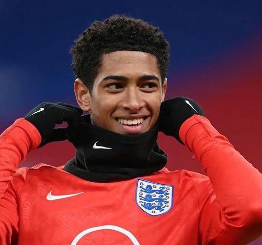 替补大爆发！灰熊替补球员合砍69分，首发五虎仅50分（板凳奇兵发威！灰熊替补轰下69分，首发五虎仅得50分）