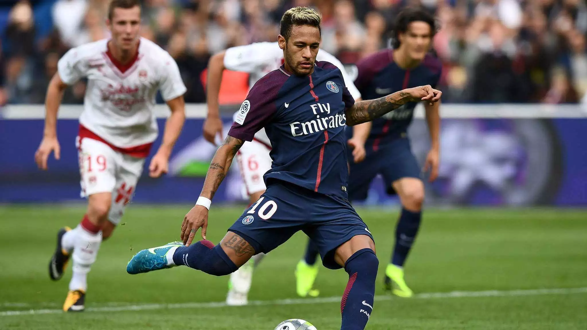 孔蒂：卡拉巴赫是这赛季的欧冠黑马；卢卡库还没做好复出准备（孔蒂：卡拉巴赫堪称本季欧冠黑马，卢卡库复出尚未就绪）