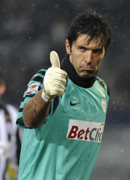 切马：比起布斯克茨，我觉得自己更像罗德里（切马：与其说像布斯克茨，不如说更像罗德里）