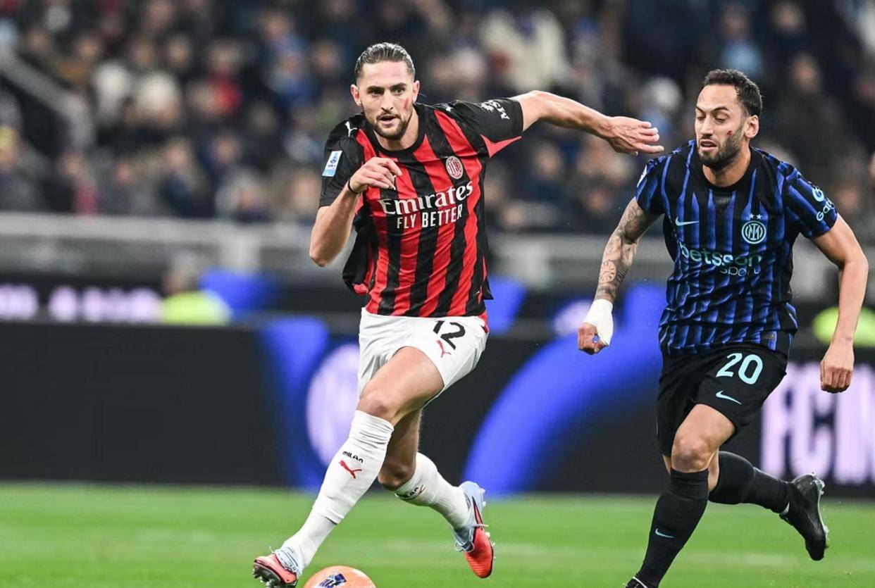 里程碑，海港中场徐新已为中国俱乐部出战200场比赛（徐新达成里程碑：代表中国俱乐部出战满200场）