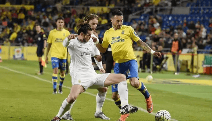 不满判罚！意媒：拉齐奥全队赛后集体拒绝接受媒体采访（意媒：不满判罚，拉齐奥全队赛后集体拒访）